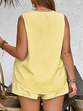 Conjunto com Top Regata e Shorts - Cinthia